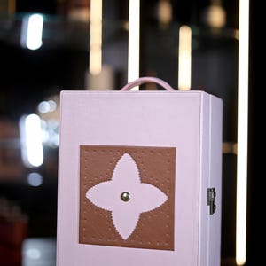 スターライトミニバー、旅行用ハンドキャリーバーキャビネット/ボトル1本、グラス3個、フラスコ1個、ペグメジャーホルダー1個、スコッチウイスキー愛好家向け