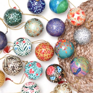 6 Pieces Paper Mache Christmas Ornaments-Bowl Fillers for Centerpiece-Shatterproof Christmas Ornaments-Multicolor Christmas Decorations Ball