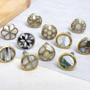 4 Piece Natural Mother of Pearl Knobs- Gold Drawer Knobs- Gold Cabinet Pulls- Gold Dresser Knobs- Gold Drawer Pulls- Gold knobs for Cabinets