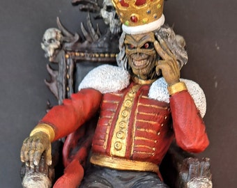 Iron Maiden inspiriert Eddie 10 &quot;Abbildung Edward der große König auf dem Thron große 3D gedruckte handbemalte benutzerdefinierte Figur Statue Musikgeschenk