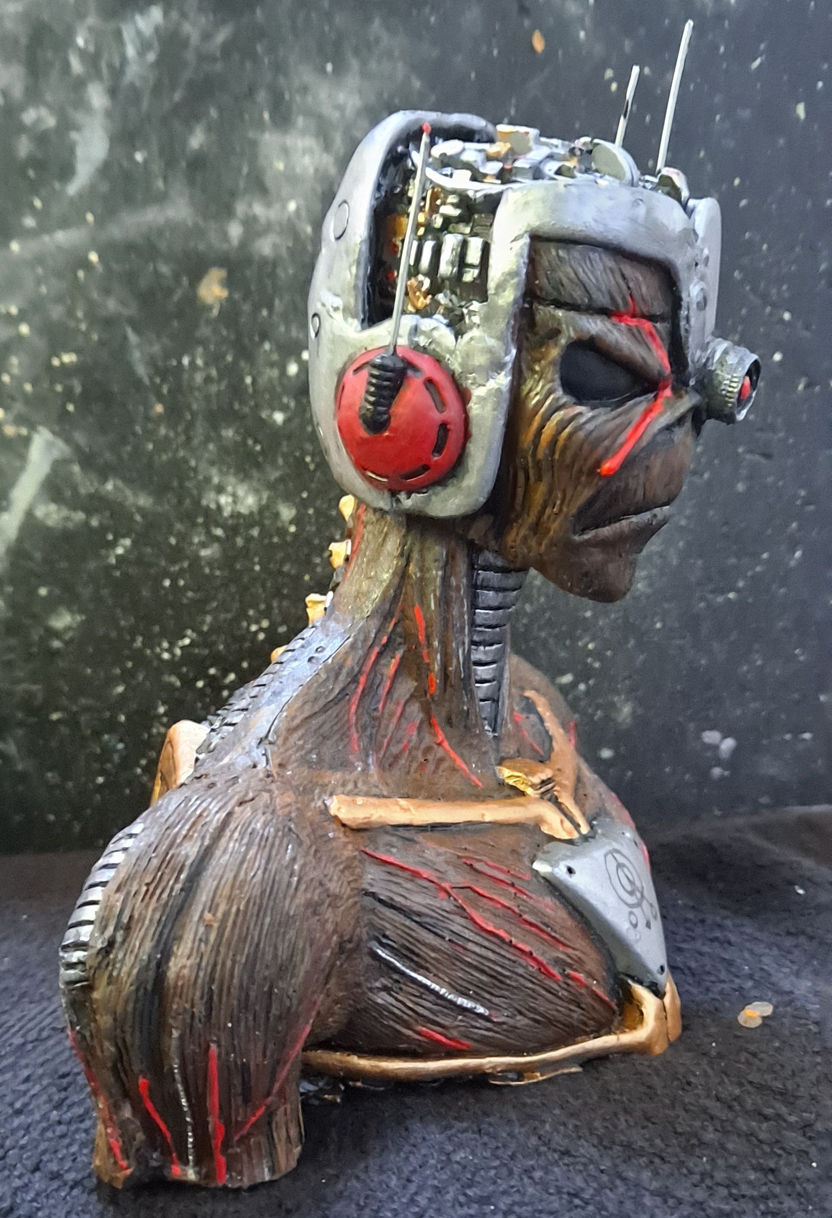 アイアン・メイデンのエディ・ハンドメイド作品「Somewhere In