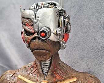 アイアン・メイデンのエディ・ハンドメイド作品「Somewhere In