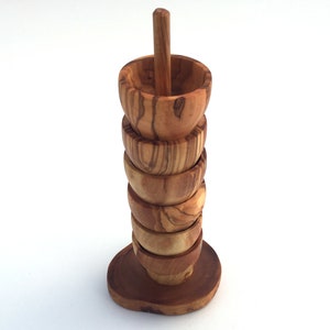 Ensemble de 6 coquetiers et support, fabriqués à la main en bois d'olivier, peu encombrant et pratique. image 3