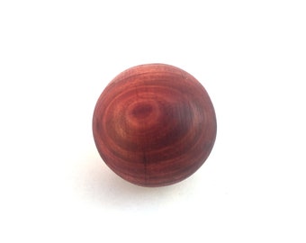 Boule sculptée à la main dans du bois d'eucalyptus, flatteur à la main, porte-bonheur, boule décorative anti-stress en bois, fait main