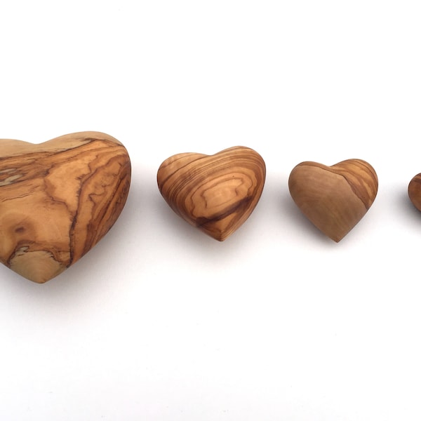 Heart hand-carved, size selectable, decorative heart, hand flatterer, lucky charm, anti-stress, handmade from olive wood, high quality.