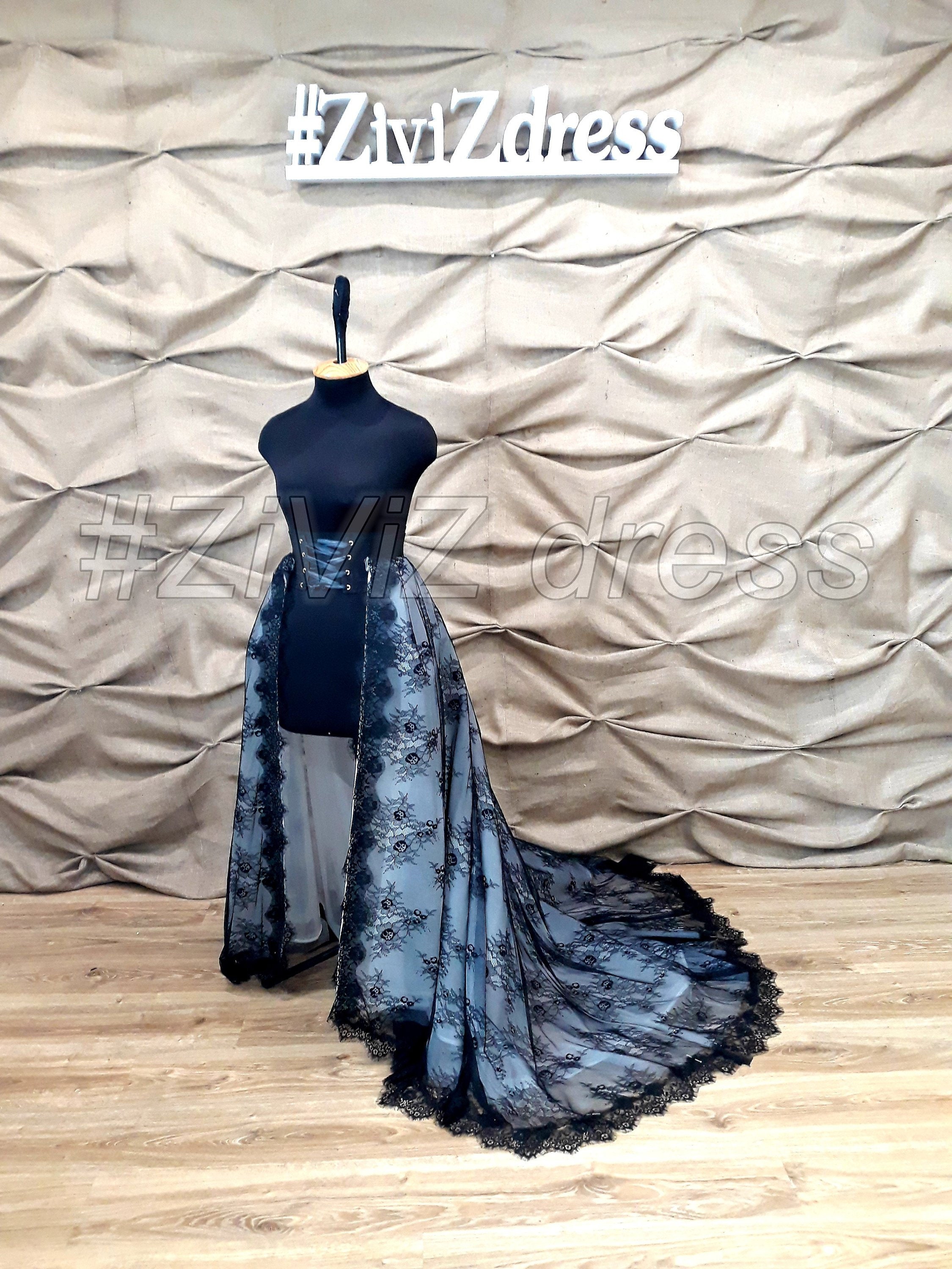 black detachable train