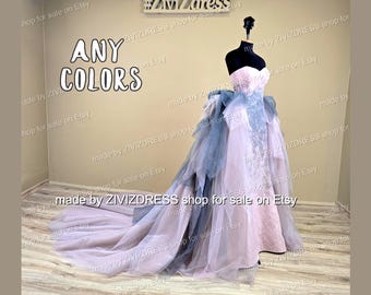Grijze trouwjurk met afneembare sleep: blush grijze bruidsjurk, off-shoulder bruidsjurken