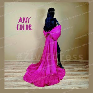 Vestido de San Valentín con lazo fucsia y cola desmontable