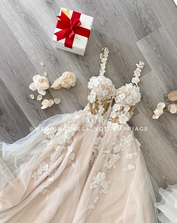 Off White Wedding Dress With Starry Sky New Bride's Fluffy Skirt Looks | Off  white wedding dresses, White wedding dresses, Traditional wedding dresses