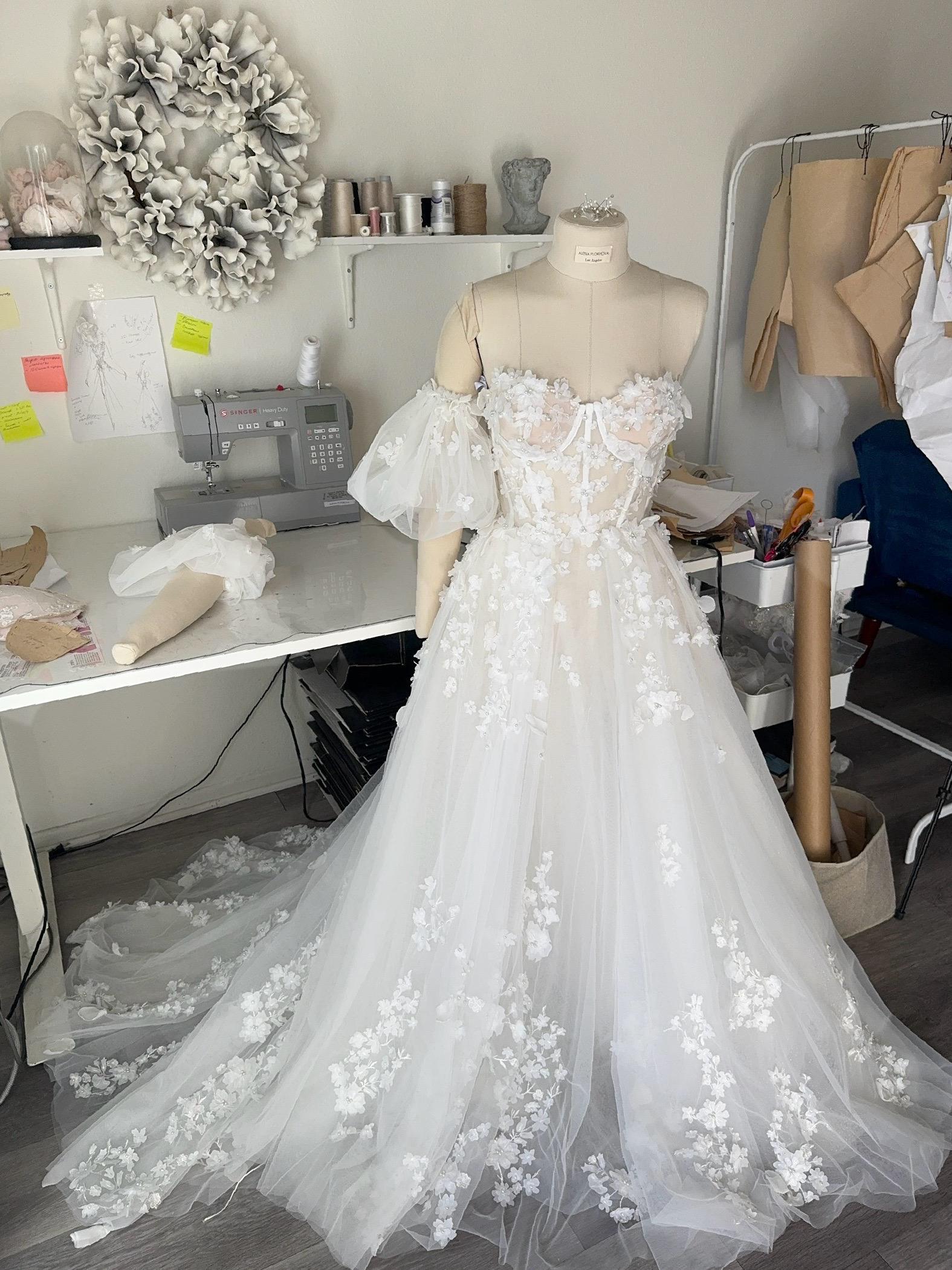 Alice / off White Wedding Dress With Puffy Sleeves - Etsy Alice / off White Wedding Dress With Puffy Sleeves - Etsy