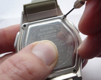 UK basiert! 40 kleine winzige Micro Miniatur Schrauben für Brillen Uhren verschiedene Größen
