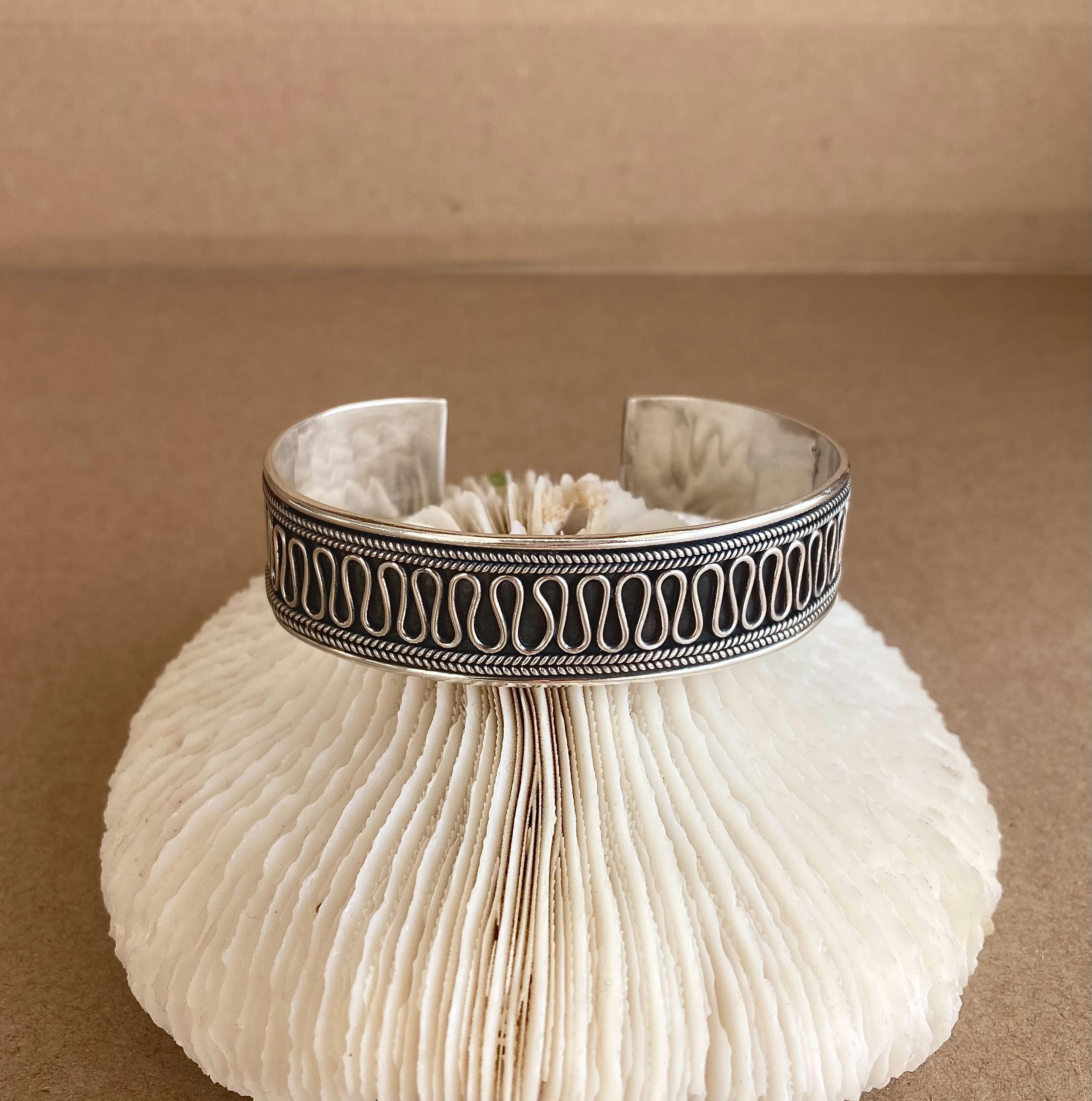 A Vintage 925 Silver Wavy Inspired Modern Cuff Open Bangle