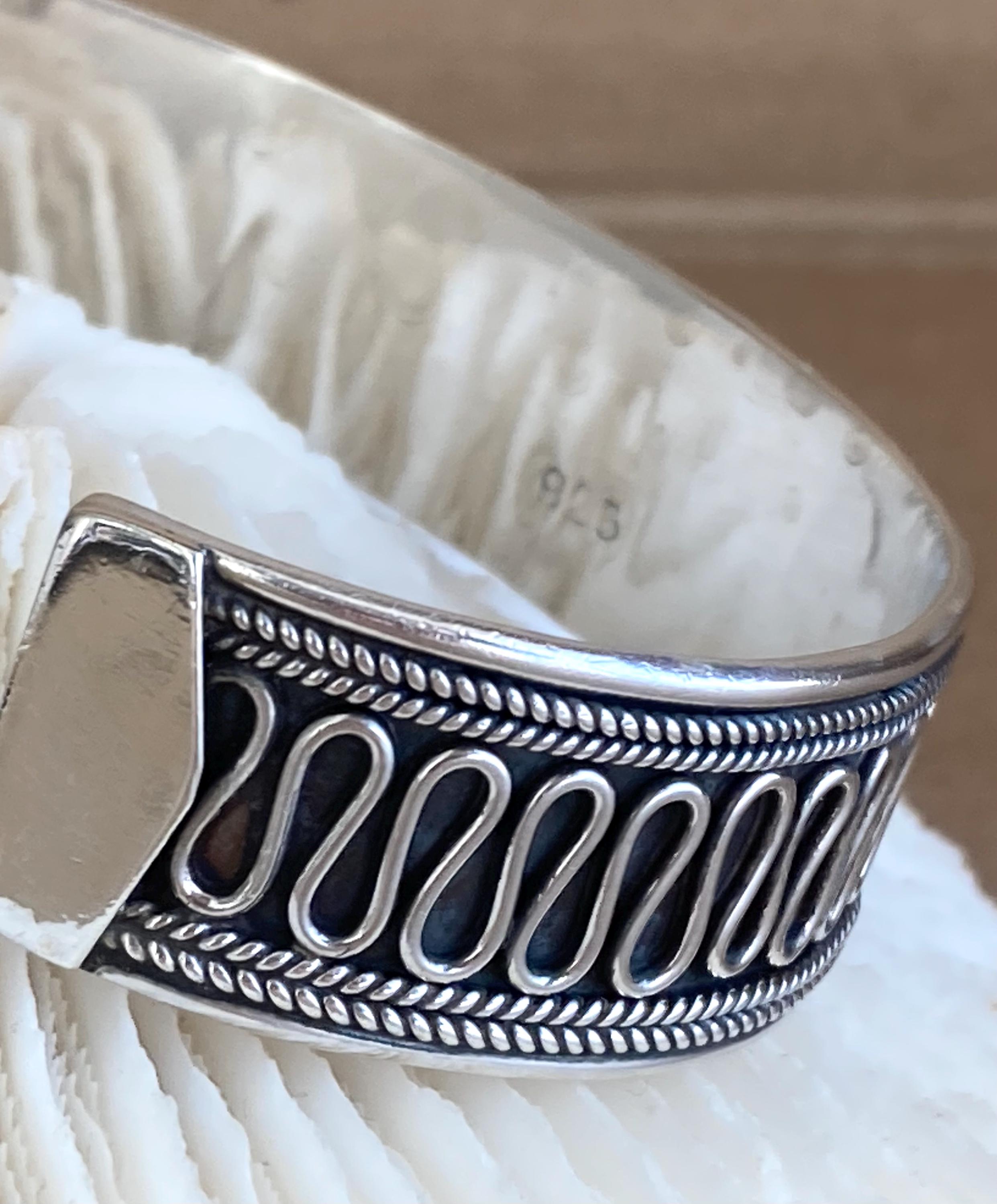A Vintage 925 Silver Wavy Inspired Modern Cuff Open Bangle