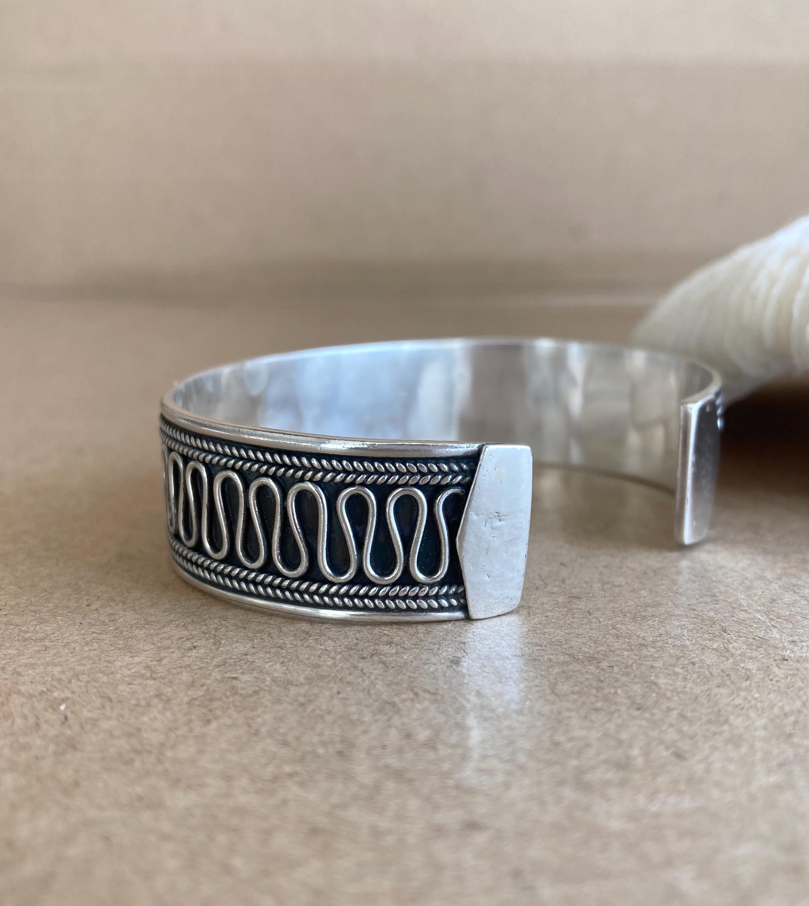 A Vintage 925 Silver Wavy Inspired Modern Cuff Open Bangle