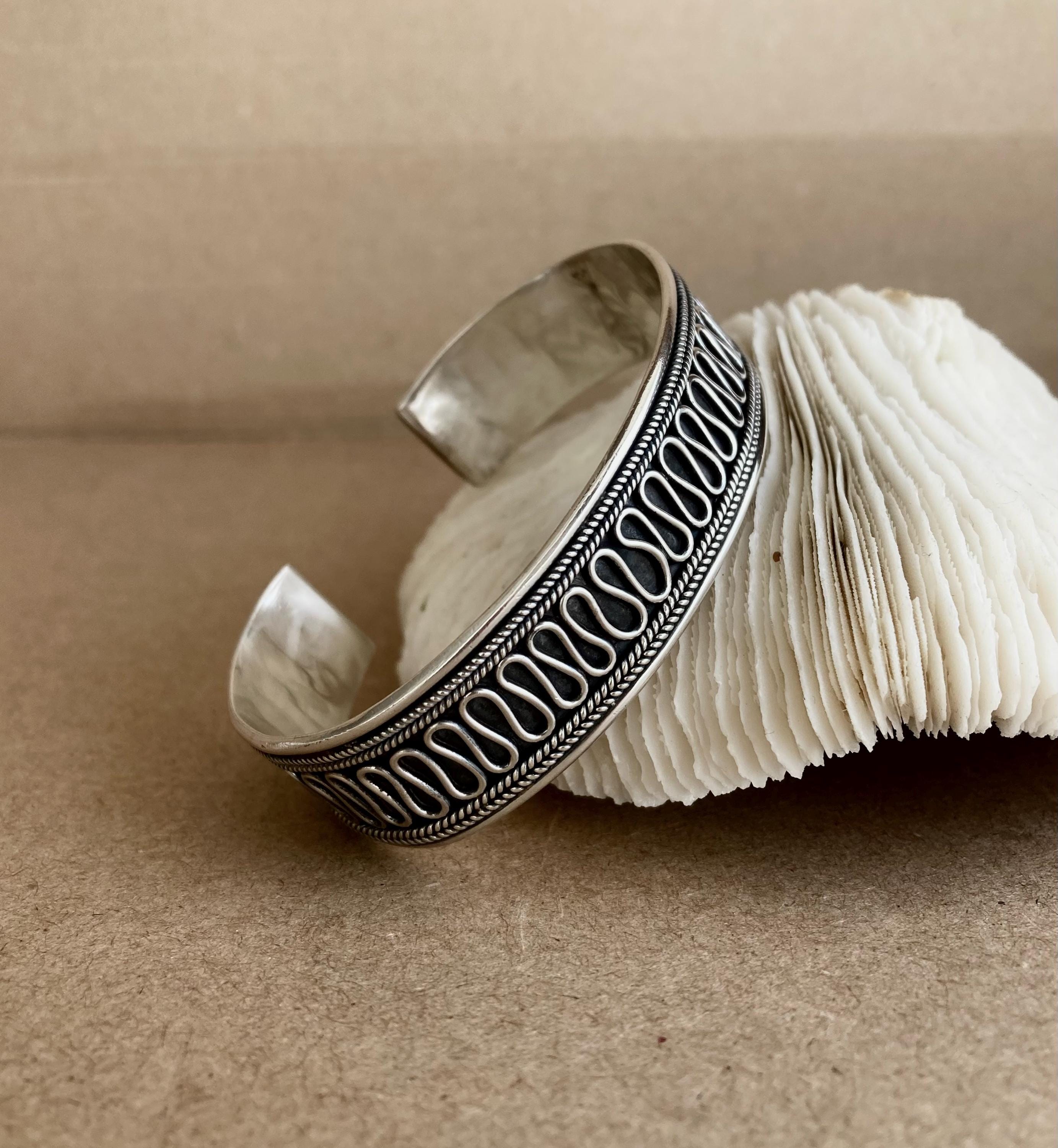 アクセサリー Vintage Silver Wide Wave Caff Bangle 925 A Vintage 925 Silver Wavy Inspired Modern Cuff Open Bangle