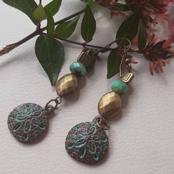 Boucles d'oreilles metal grec zamack patine bleue perle verre pressé  bronze et  turquoise