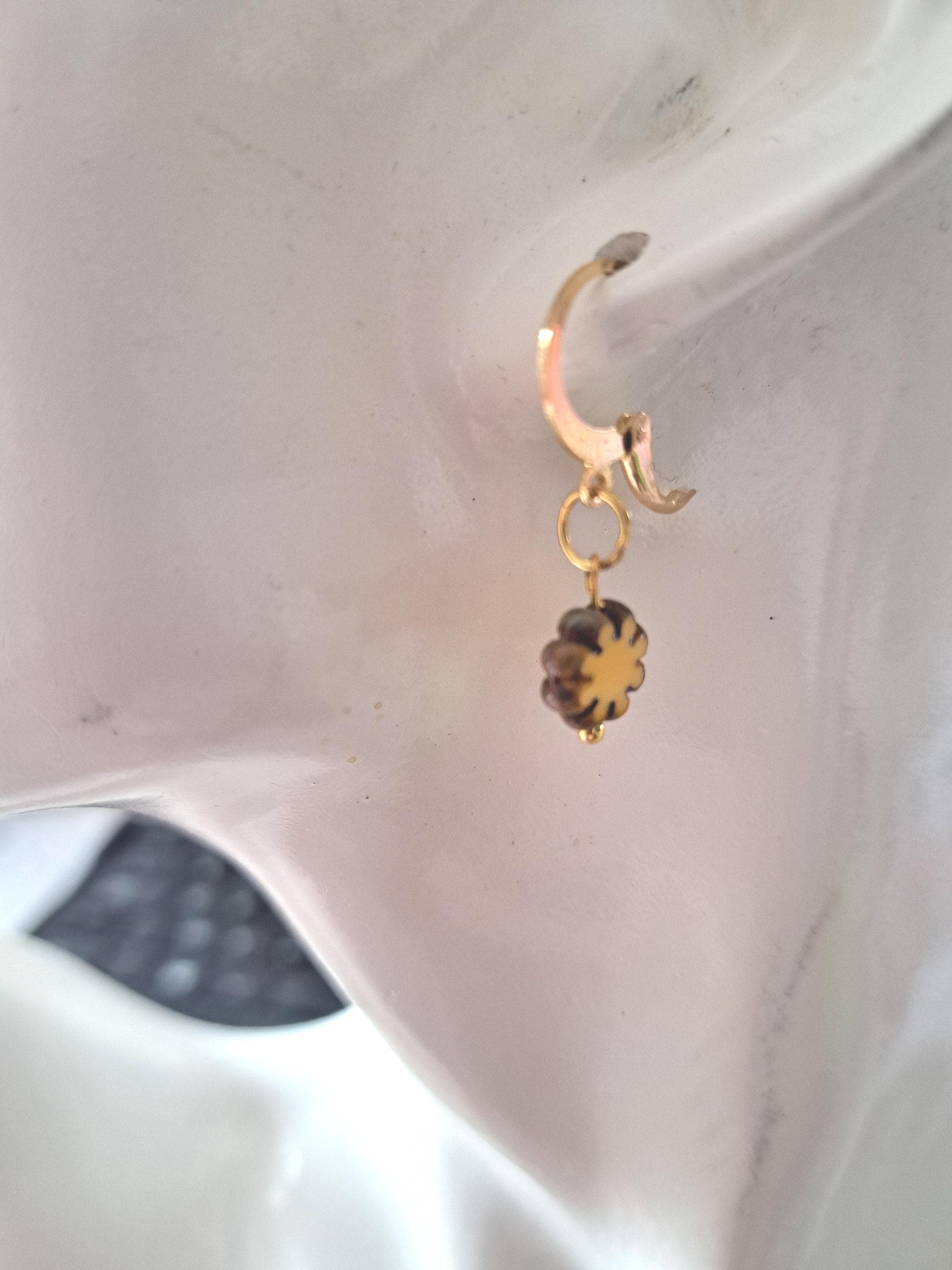 Boucles D'oreilles Dormeuses En Plaqué Or 14 Carats Avec Perles De Culture Naturelles En Forme De Coeur