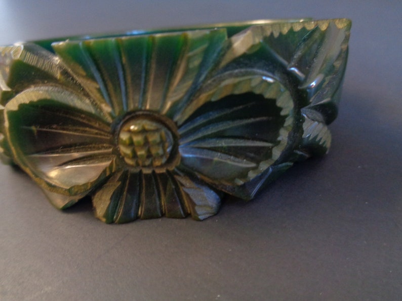 Vintage Spinach Green Bakelite Heavily Carved Flower Clamper Etsy