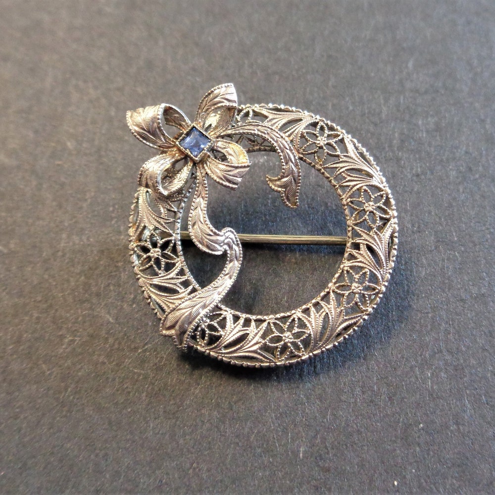 Art Deco Filigree 14Kt White Gold Wreath Bow Brooch Circle Pin image 0