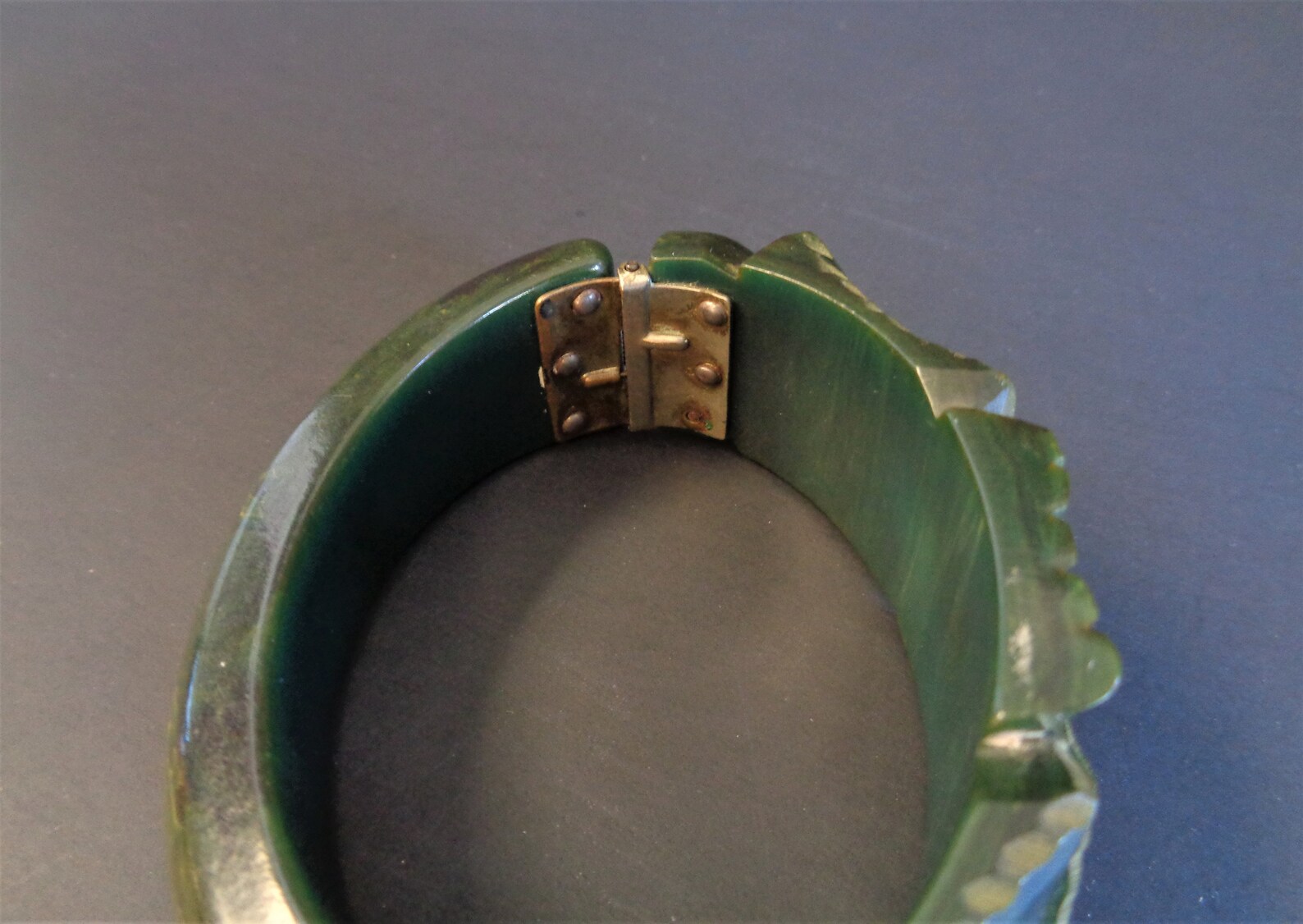 Vintage Spinach Green Bakelite Heavily Carved Flower Clamper Etsy