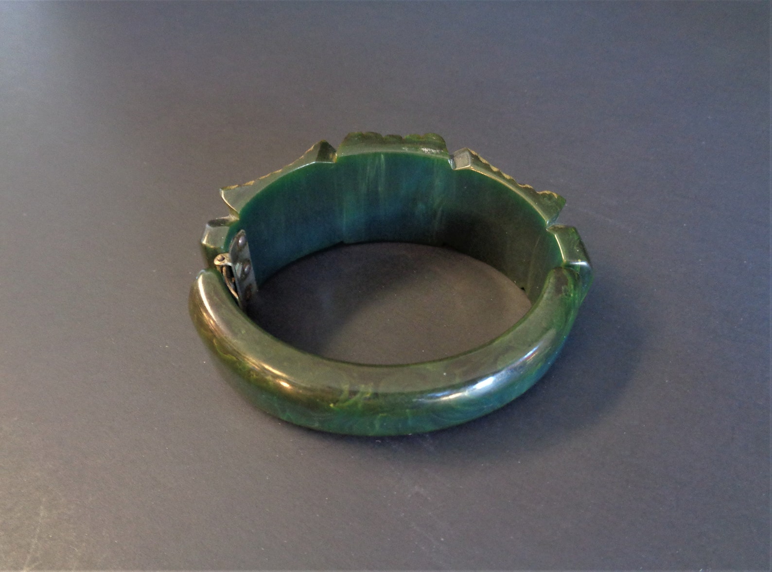 Vintage Spinach Green Bakelite Heavily Carved Flower Clamper Etsy