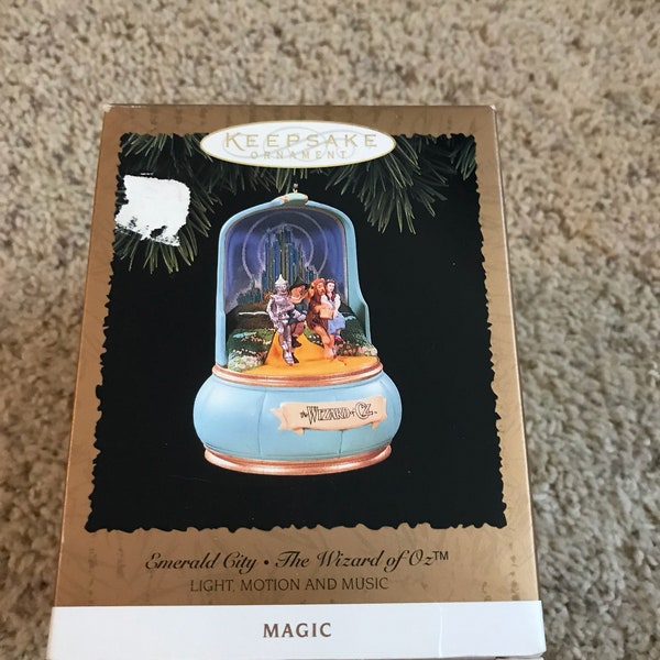 Hallmark Ornament The Emerald city Light and Motion 1996 The Wizard of Oz