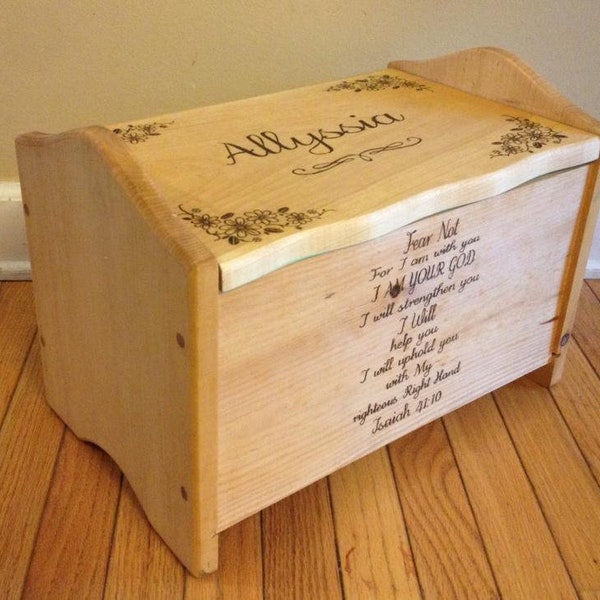 Dainty Daisy Keepsake Chest