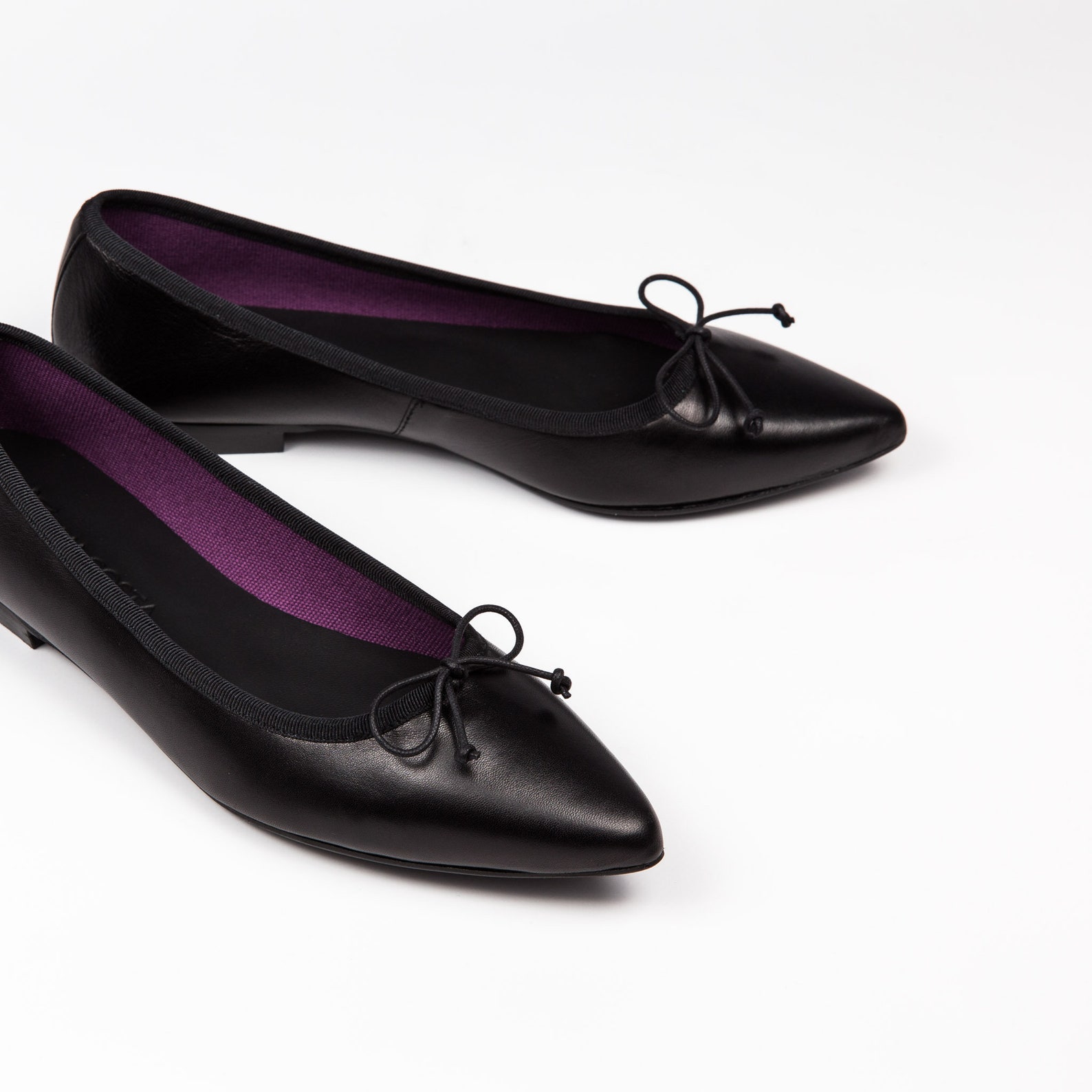 black ballet flats | pointed ballet flats | black flat shoes | black leather | women shoes | pointy flats | pointed black flats