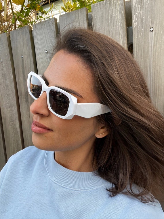 Black and white tortoise shell sunglasses sales