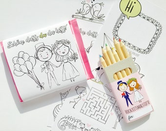 Pode incluir: Um conjunto de páginas para colorir com tema de casamento e lápis de cor. As páginas apresentam desenhos de uma noiva e um noivo, pássaros e outras imagens de casamento. Uma caixa de lápis de cor também está incluída.