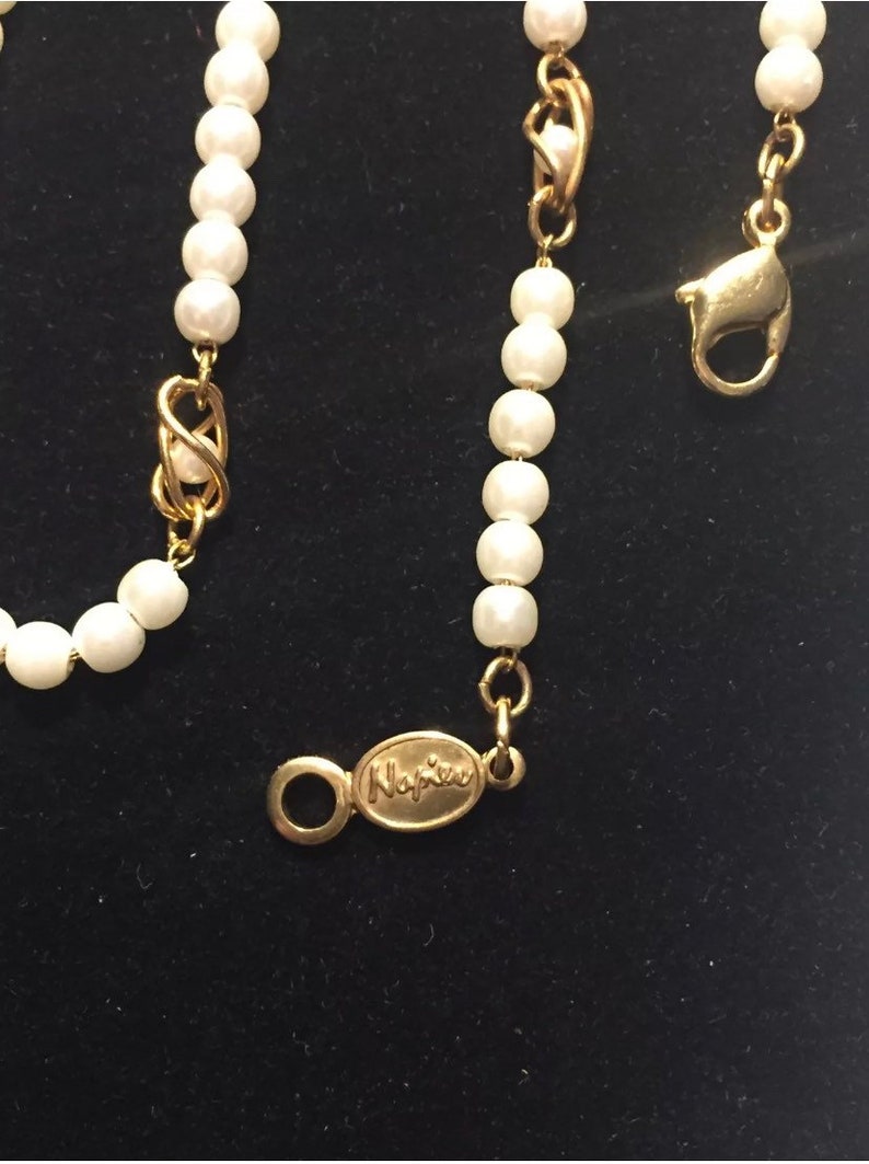 Vintage NAPIER White Beaded Gold Tone Necklace 23.5\u201d