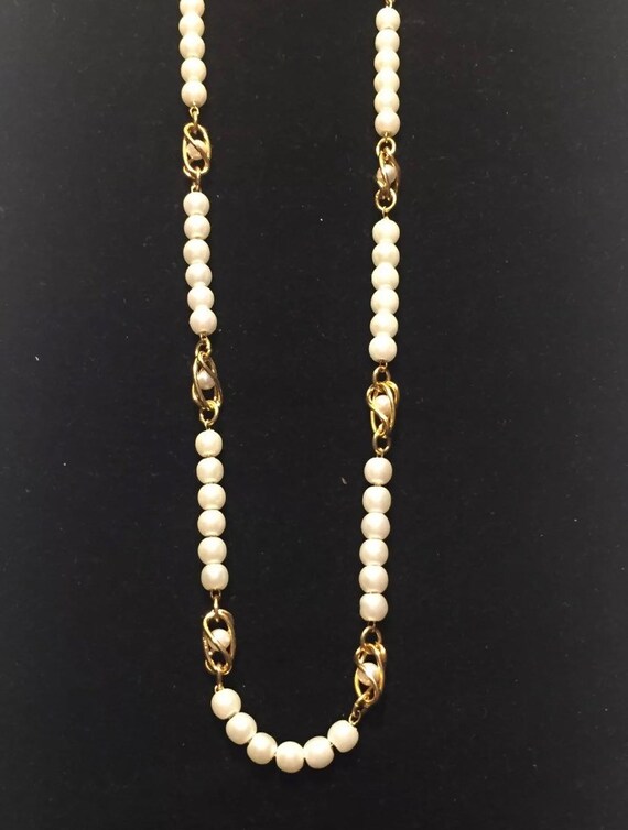 Vintage NAPIER White Beaded Gold Tone Necklace 23.5\u201d