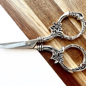 Ornate Stainless Steel Scissors 3.5 inch Stainless Steel European Victorian Floral Thread Snippers Gift for Crafter Cross Stitch Embroidery