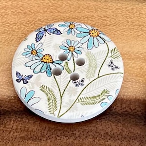 Spring Garden Flower Wooden Buttons 30mm Round Natural 4 eye Floral Button Cardigan Jacket Doll Crochet White Blossom Vintage (5 piece set)