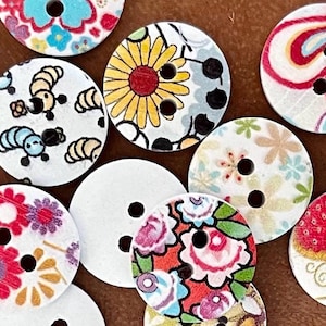 Color Splash Wood Button 15mm Floral Carved Design 2 eye Fastener for Cardigan Tree Heart Doll Clothes Closure (8 piece set)