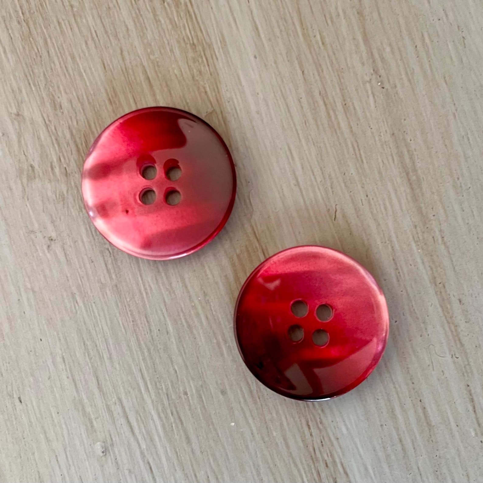 Raspberry Ombre Gradient Resin Buttons 18mm 21mm 4 Eye Fasteners (6 ...