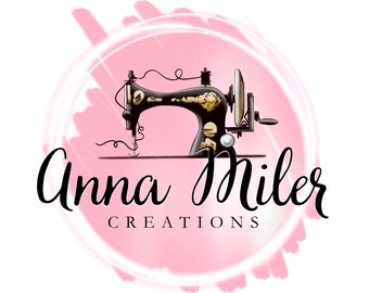 Może przedstawiać: Różowe koło z białym obramowaniem i vintage'ową maszyną do szycia w środku. Tekst "Anna Miler Creations" znajduje się pod maszyną do szycia.
