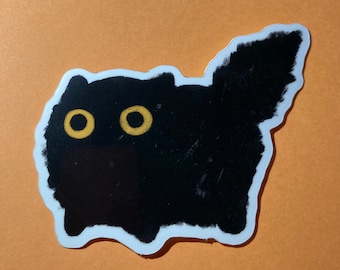 Puede incluir: Una pegatina de gato negro con ojos amarillos. El gato está mirando hacia la derecha y tiene un aspecto esponjoso.