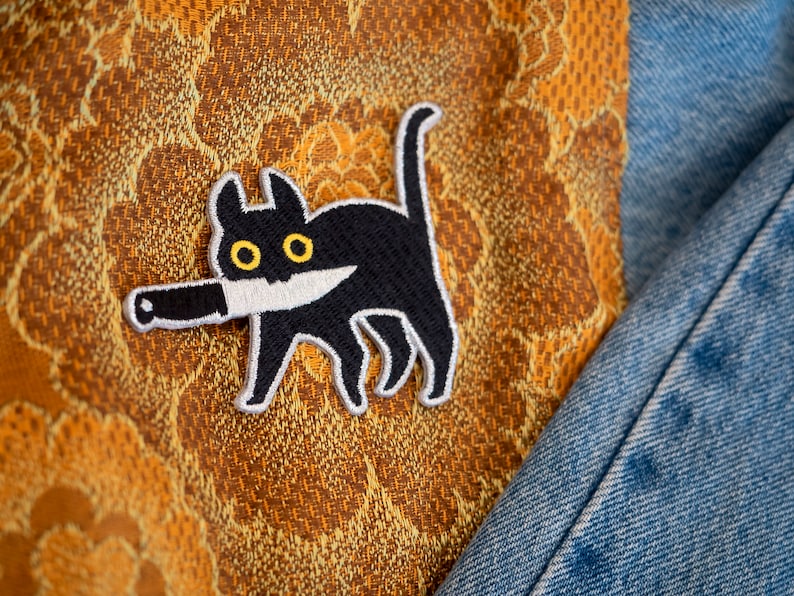 Knifecat embroidered patch 