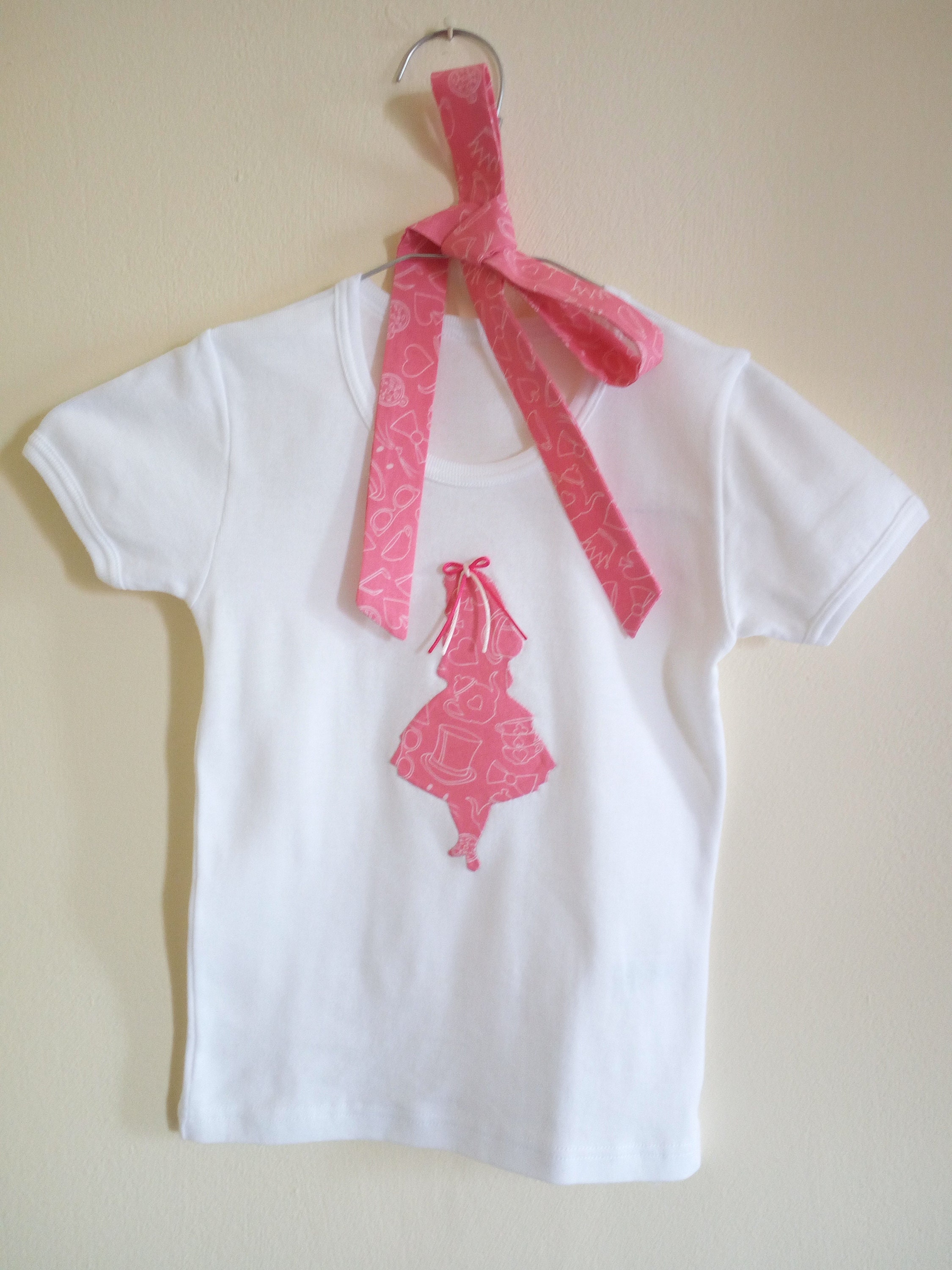 Tshirt White Girl,appliquè Alice in Wonderland,t-shirt Girl Gift Idea,baby  Girl Gift,alice's Adventures in Wonderland - Etsy, image size:2250x3000