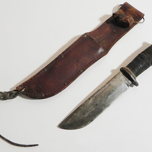 1940&#39;s WW2 Cattaraugus 225Q Marked Knife In Leather Sheath