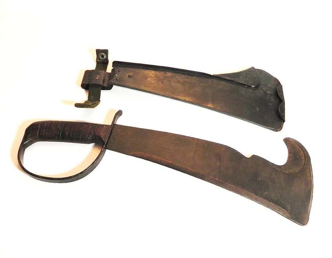 WW2 Woodman's Pal 280 D-guard Survival Knife in Metal Belt Sheath