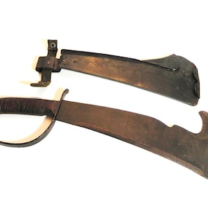 WW2 Woodman&#39;s Pal 280 D-Guard Survival Knife In Metal Belt Sheath