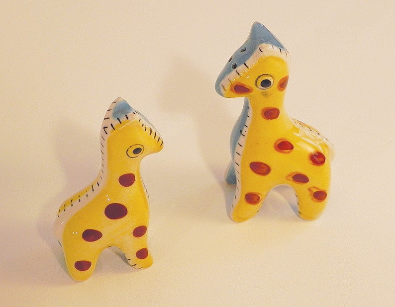 Adorable Vintage Stitched Baby Giraffe Salt and Pepper Shakers