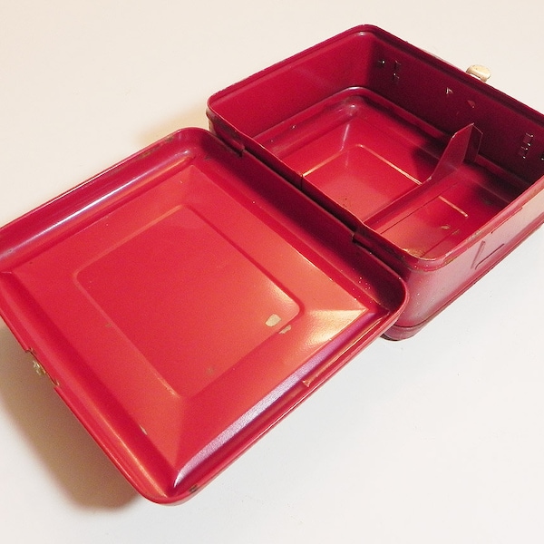 Cute Red Metal Lunch Pale From The Late 50's To Early 60's Era