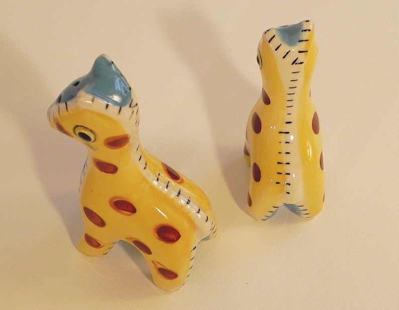 Adorable Vintage Stitched Baby Giraffe Salt and Pepper Shakers