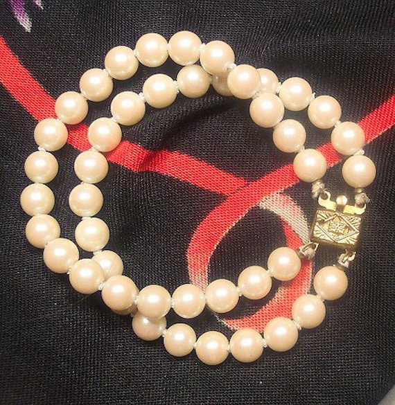 Vintage Handknotted Imitation Pearl Bracelet - image 1