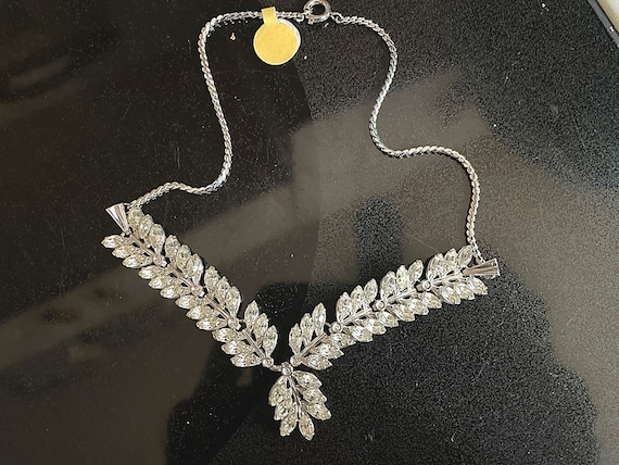 Stunning Rhinestone Leaves Pendant Necklace Weddi… - image 2