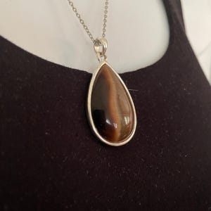 Vintage Avon Faux Tiger Eye Pendant Necklace for Her, 1980s Avon Jewelry, Jewelry for Women, Pendants, Glass Cabochon Necklace