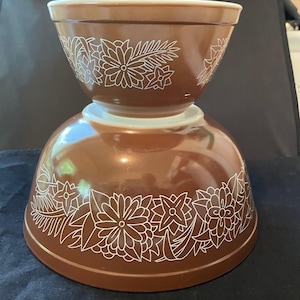 Set of 2 Pyrex Woodland Mixing Bowls, Cookware, Kitchenware